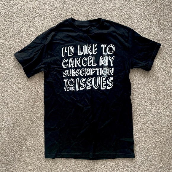 Adult tshirt Size Small new with tags - Picture 1 of 2